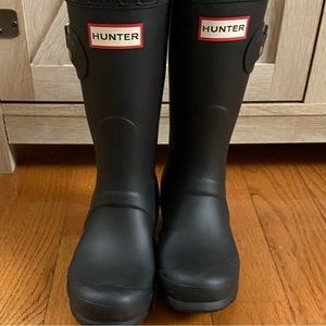 Hunter - short, matte black, size 5
